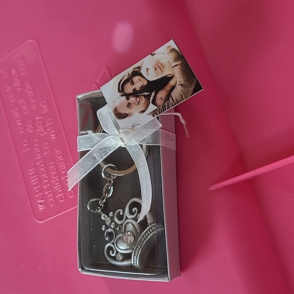 2011 Royal Keychain Honoring Prince William and Princess Katherine